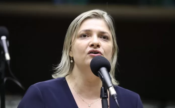 Deputada Professora Luciene Cavalcante (Psol-SP) fala no Plenário da Câmara dos Deputados