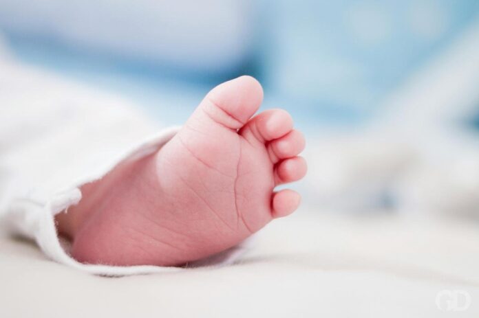 Bebê de 2 meses morre no hospital por suspeita de ter engasgado com leite materno