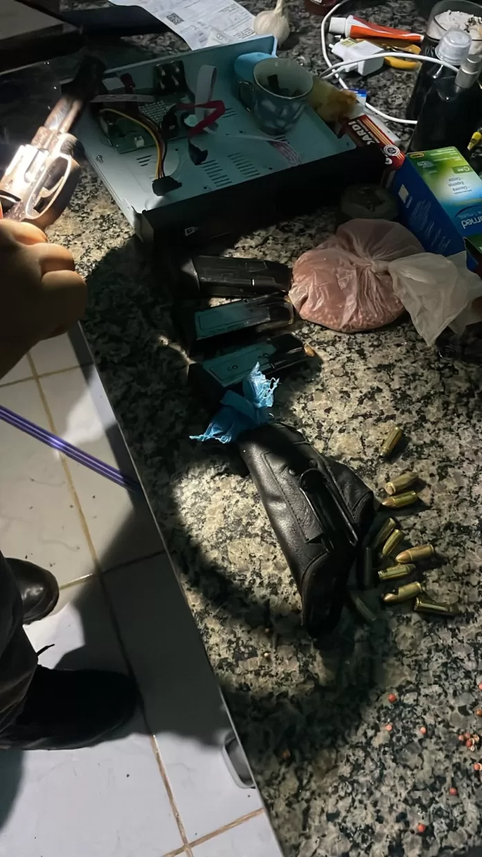 Operação policial desarticula esconderijos de armas e munições na cidade de Aragarças – Vídeo