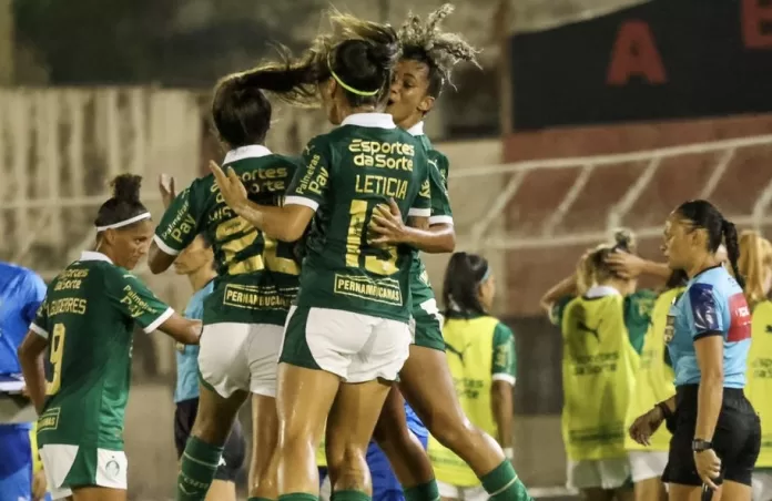 Palmeiras goleia Avaí Kindermann por 4 a 0 e se destaca no Brasileirão feminino em meio a protesto contra assédio no esporte