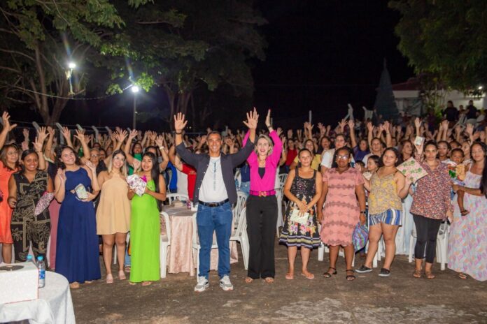 Festas das mães da gestão Ricardo Galvão reúne mil pessoas e sorteia 400 prêmios em Aragarças