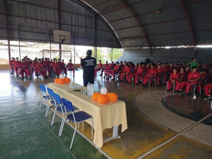 Polícia Civil de Barra do Garças realiza palestra contra abuso sexual de crianças e adolescentes no Maio Amarelo