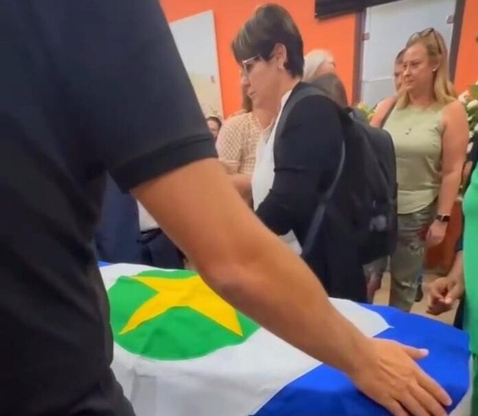 Amália Barros é velada na Prefeitura; bandeira de MT cobre o caixão – veja