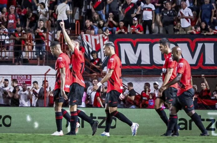 Atlético-GO goleia o Brusque e avança para as oitavas de final da Copa do Brasil