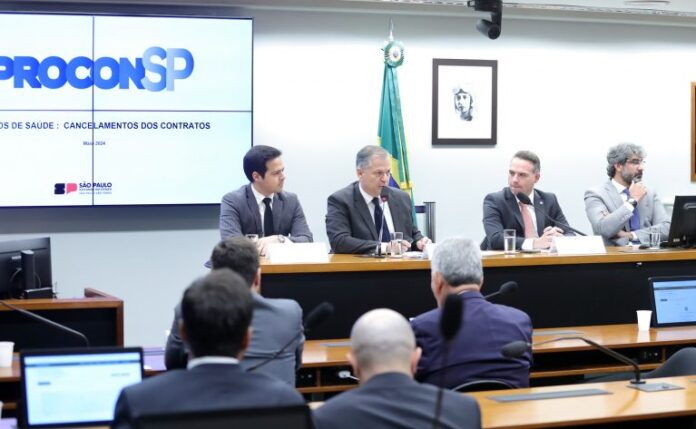 Audiência Pública - Cancelamento unilateral dos planos de saúde pelas operadoras. PGR, Hilton de Araújo Melo; Procon SP, Robson Santos Campos; Dep. Fabio Schiochet (UNIÃO - SC)