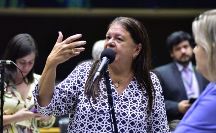 Discussão e votação de propostas. Dep. Laura Carneiro(PSD - RJ)