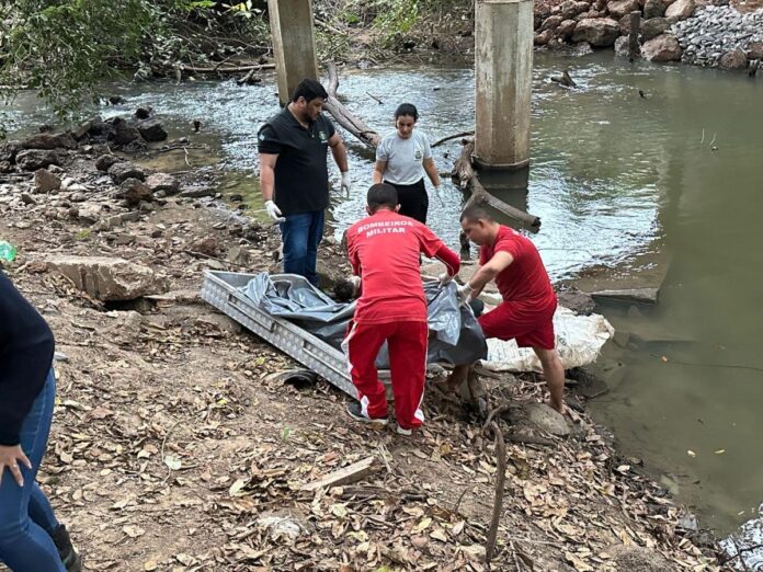 Corpo masculino é achado sob ponte enrolado em saco plástico