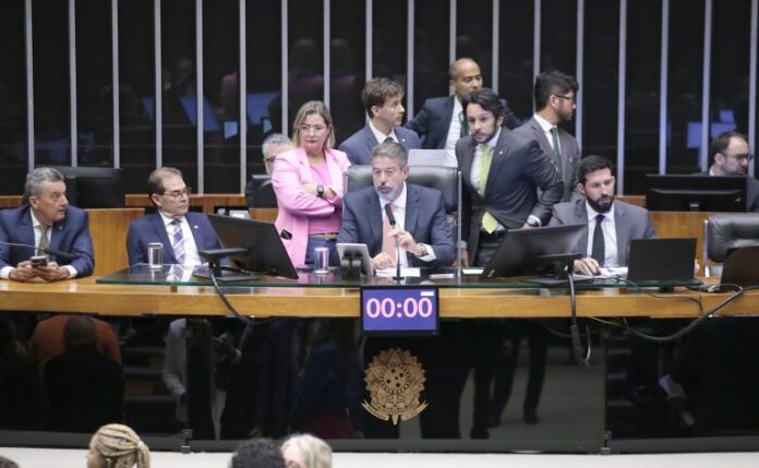 Discussão e votação de propostas. Presidente da Câmara dos Deputados, Arthur Lira