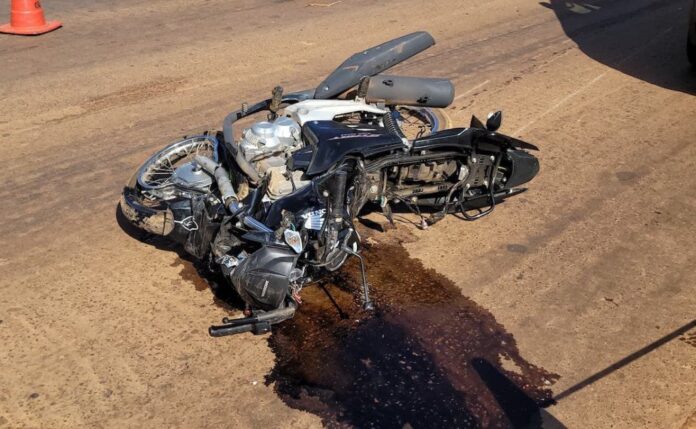 Motociclista morre após colisão frontal com carreta em MT