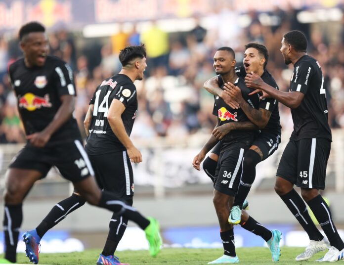 Red Bull Bragantino e Flamengo empatam em jogo conturbado pelo Brasileirão