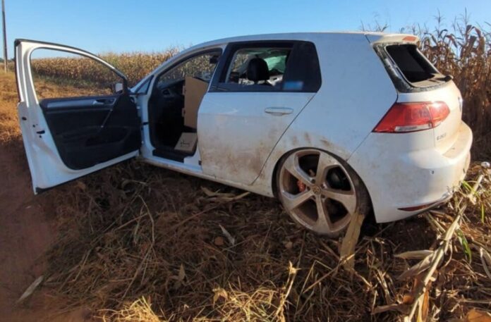 Bandidos com 'carrões' dão canseira na PM e fogem por milharal em MT