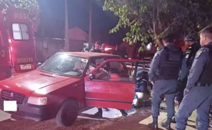 Amigos são baleados dentro de carro e um morre; suspeitos são presos