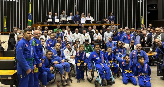 Atletas do jiu-jitsu paradesportivo de Barra do Garças recebem homenagem em Brasília