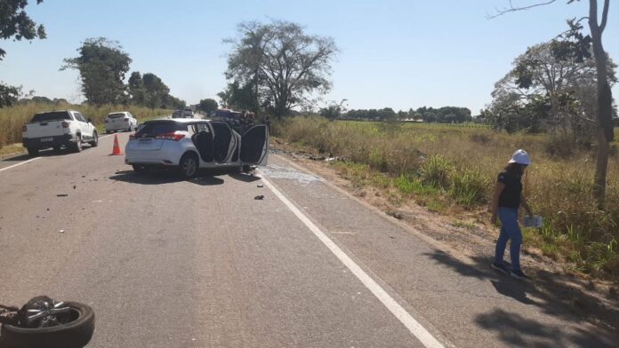 Colisão frontal deixa 2 irmãos mortos em MT; mulher fica ferida