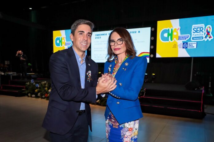 Primeira-dama de MT participa de entregas e assinatura na Seduc, além de lançamento de novo programa social especial da Educação