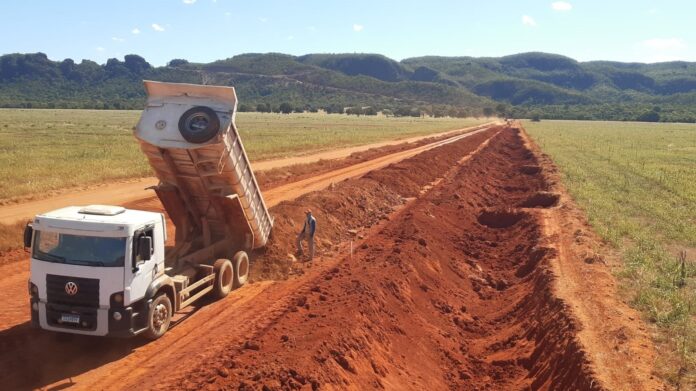 Trecho que liga BR-158 e Serra do Roncador recebe primeira camada de asfalto nos próximos dias