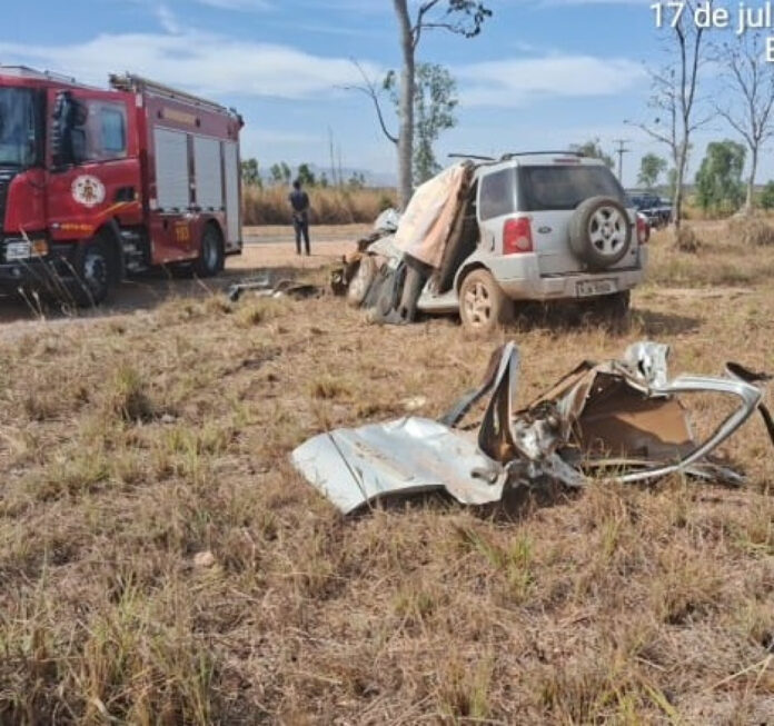 Caminhão bate em carro e condutor de 39 anos morre em MT