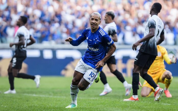 Cruzeiro goleia o Corinthians no Mineirão e mantém Timão na zona de rebaixamento