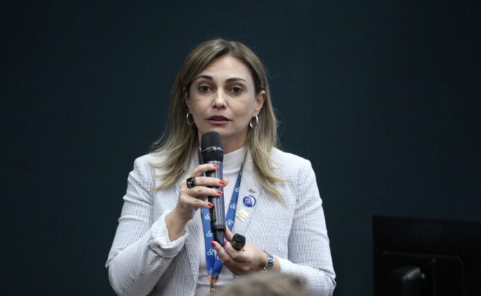 Audiência Pública - Monitoramento do Programa Nacional de Alimentação Escolar - PNAE. Coordenadora Geral - Programa Nacional de Alimentação Escolar - CGPAE, Karine Silva dos Santos.