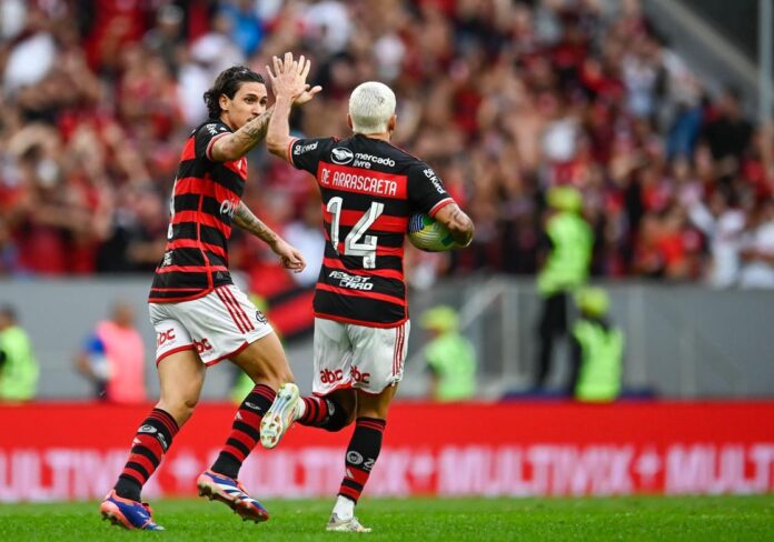 Flamengo vence o Criciúma de virada em jogo dramático