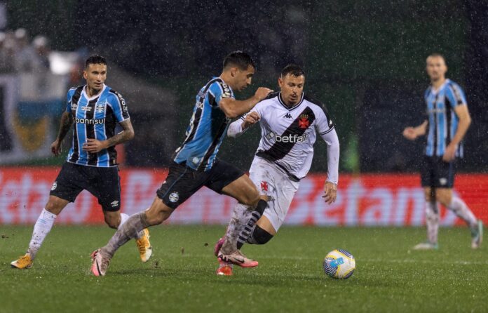  Grêmio vence o Vasco na Arena Condá e deixa a zona de rebaixamento do Brasileirão