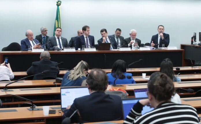 Apresentação do relatório final do Grupo de Trabalho.