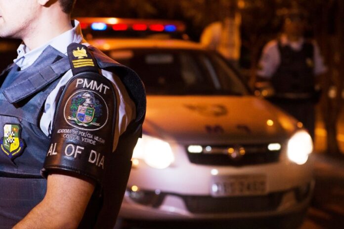 Homem é assassinado a tiros durante show; suspeito escapa da PM