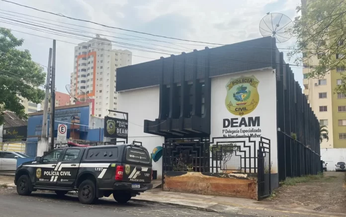 Médico é preso dentro de hospital em Goiás suspeito de estuprar, ameaçar e perseguir ex-companheira no RJ