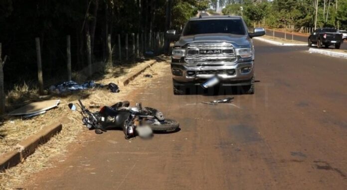 Motociclista é arremessado a 50 metros e morre após ser atingido por caminhonete