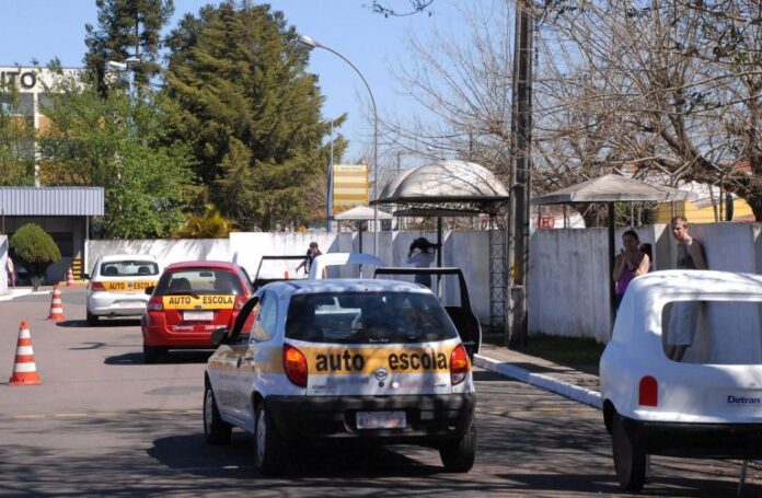 Transporte - autoescola - motoristas trânsito testes exames direção