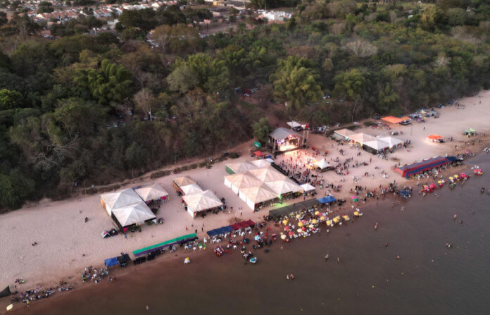 Praia do Bosque em Barra do Garças atrai milhares de pessoas e vira destaque em MT