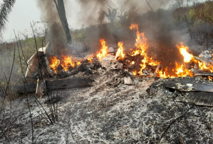 Avião de pequeno porte cai e deixa 5 mortos em área rural de Mato Grosso