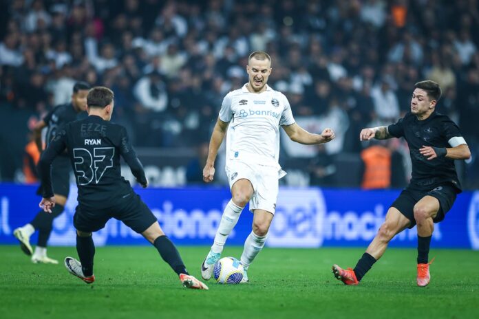  Corinthians e Grêmio empatam na Neo Química Arena em jogo tenso pela Copa do Brasil