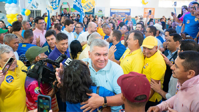 Dr. Adilson promete campanha com propostas diante de multidão em Barra do Garças