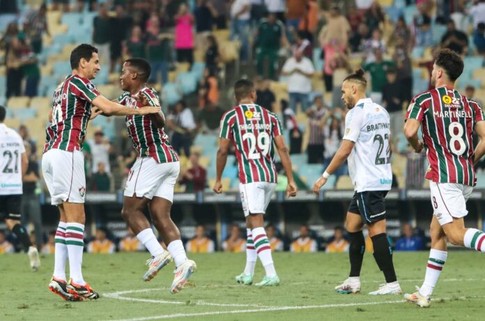 Fluminense avança às quartas da Libertadores após vitória dramática nos pênaltis contra o Grêmio