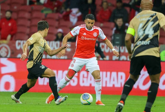 Internacional e Athletico-PR empatam em 2 a 2 no Beira-Rio