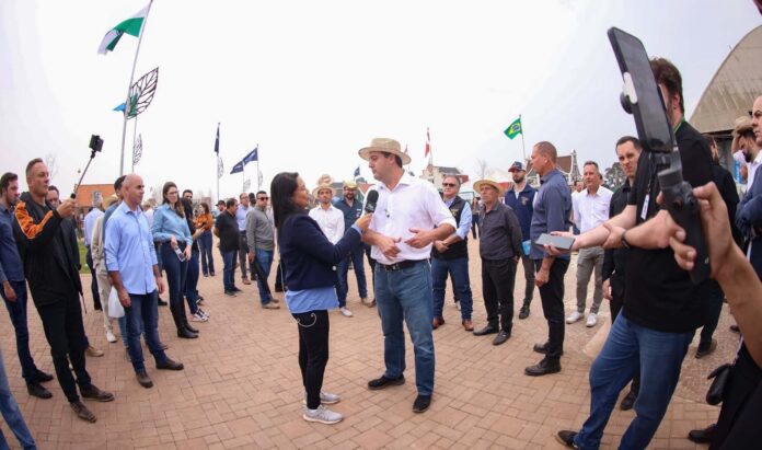 Governador do Paraná, Carlos Massa Ratinho Júnior, dá entrevista ao Canal Rural.