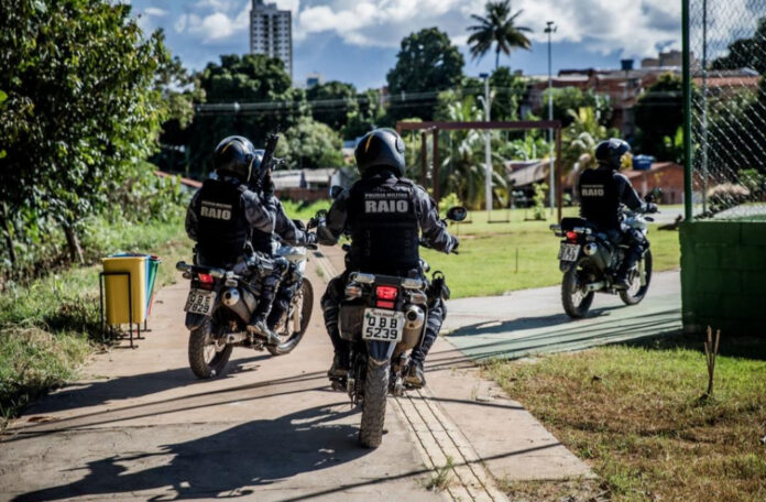 Suspeito de vender armas para facção é preso pela PM; revólver é apreendido