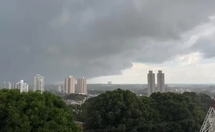 Alerta de tempestades: chuva e ventos fortes devem chegar nos próximos dias em MT, aponta meteorologia