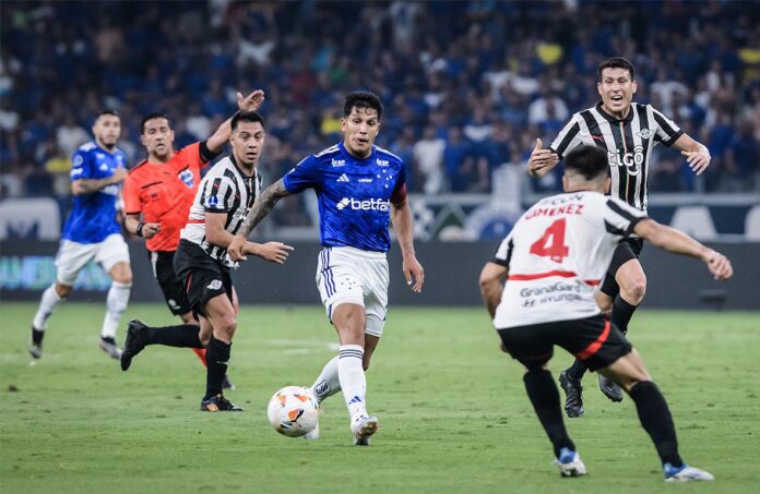 Cruzeiro empata com Libertad e avança às semifinais da Copa Sul-Americana