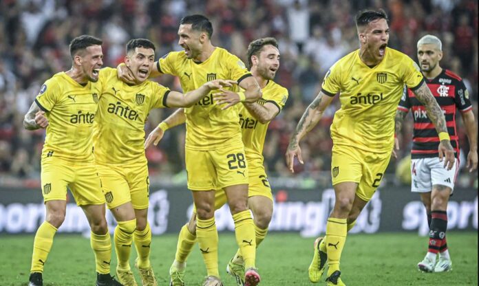 Flamengo é derrotado pelo Peñarol no Maracanã e complica situação na Libertadores