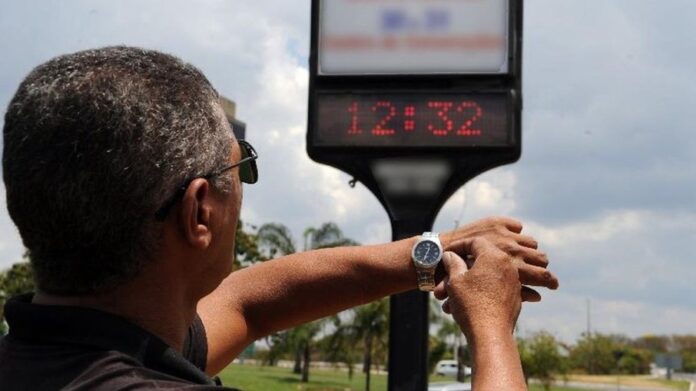 O CMSE argumenta que a retomada do horário de verão poderia trazer reflexos positivos aos consumidores