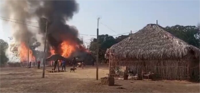 Indígenas perdem casas e alimentos em incêndios e caciques pedem socorro