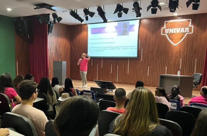 UNIVAR promove palestra de prevenção ao câncer de mama