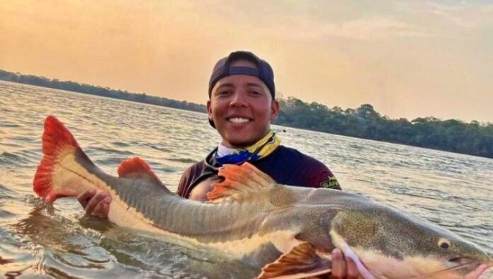 Corpo de pescador que se afogou após ser 'puxado' por peixe gigante no Rio Araguaia é encontrado por bombeiros