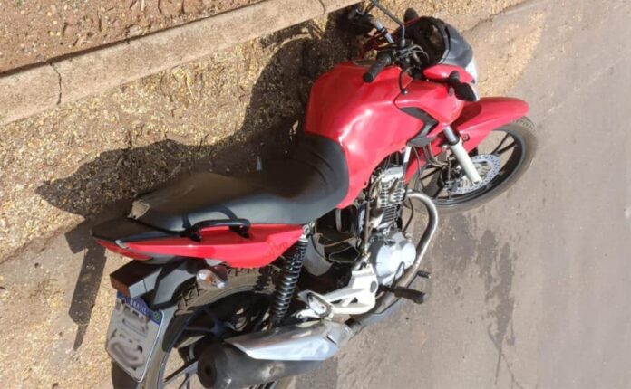 Acidente entre motocicleta e carro de passeio deixa uma pessoa morta em MT