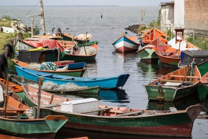 Transporte - barcos e portos - barcos pescadores embarcações pesca artesanal