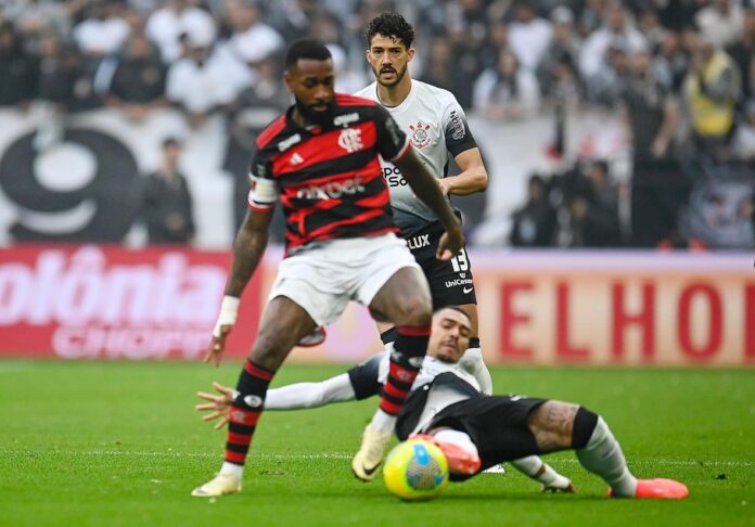 Flamengo empata com Corinthians e avança à final da Copa do Brasil