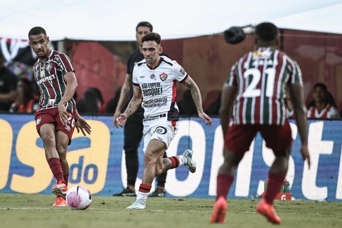 Fluminense sofre derrota no fim e complica situação no Brasileirão