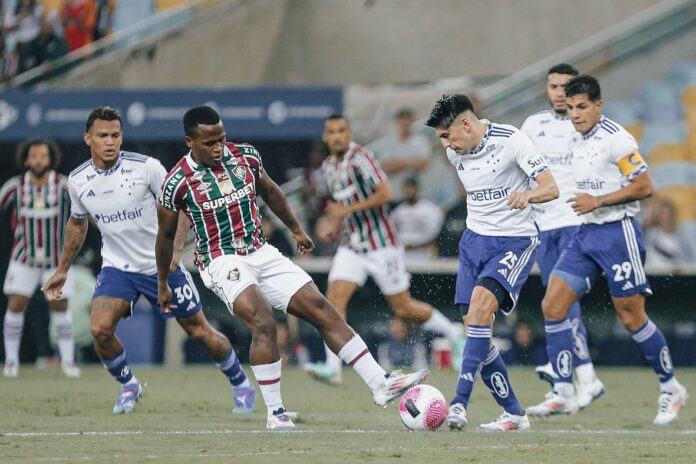 Fluminense vence Cruzeiro e deixa a zona de rebaixamento do Brasileirão